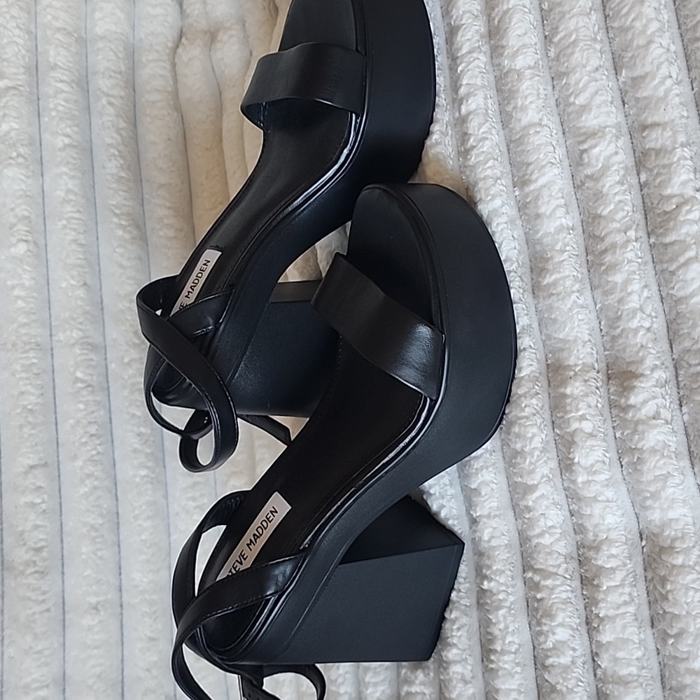 Steve Madden Black Chunky Platform Heel Sandals NWOB - Picture 3 of 4